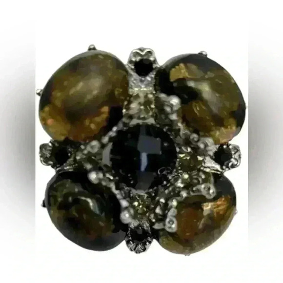 Jewelry - Vintage Onyx and Crystal Brooch.